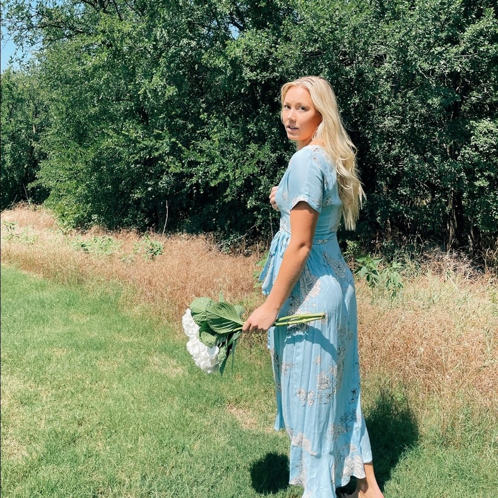 Blue and white long rap dress. With flower detail